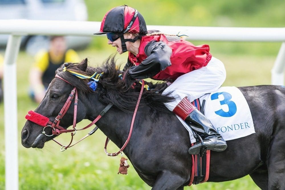 A female jockey